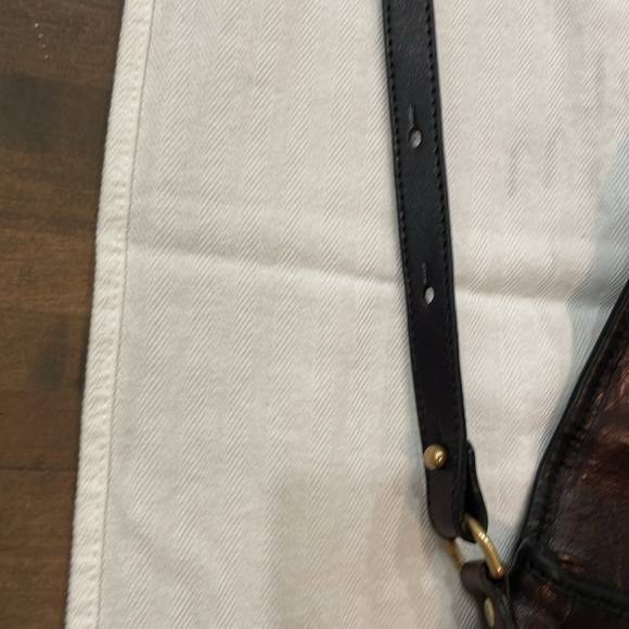 Brahmin black leather crossbody
8.5”length 7”width lying flat. Vintage - Picture 14 of 16